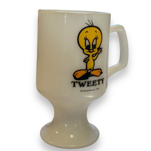 Vintage 1975 White Tweety Bird Mariott Great American Milk Glass Pedestal Mug - Picture 3 of 12